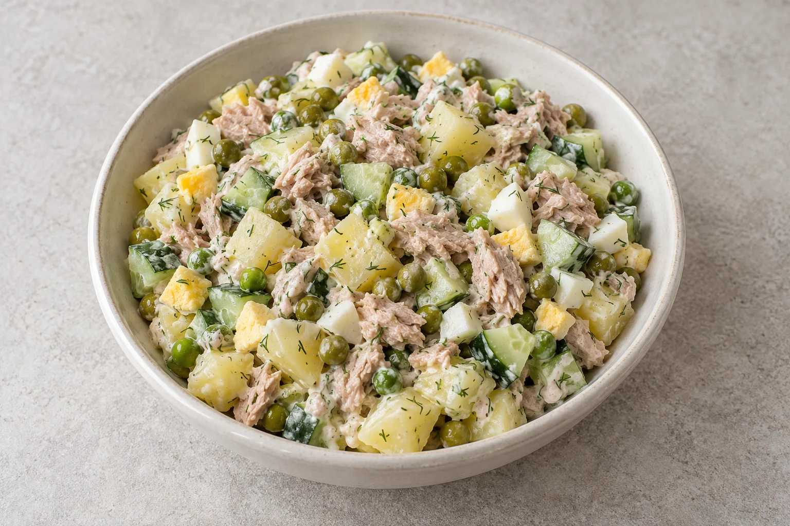 Салат с тунцом, картофелем и яйцом